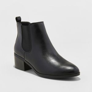 Ellie Chelsea Boots